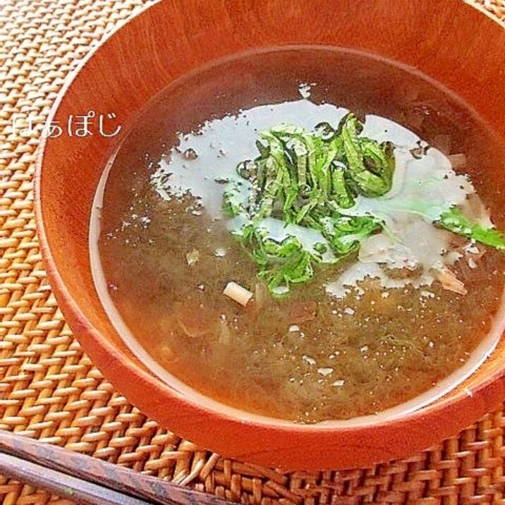 お湯を注ぐだけ 簡単 とろろ昆布と大葉のお吸い物 レシピ 作り方 By はぁぽじ 楽天レシピ お湯を注ぐだけ 簡単 とろろ昆布と大葉のお吸い物 レシピ 作り方 By はぁぽじ 楽天レシピ
